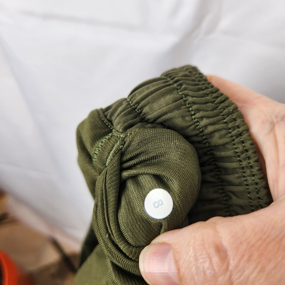 Lululemon Hotty Hot shorts size 8 in EUC - Picture 14 of 15